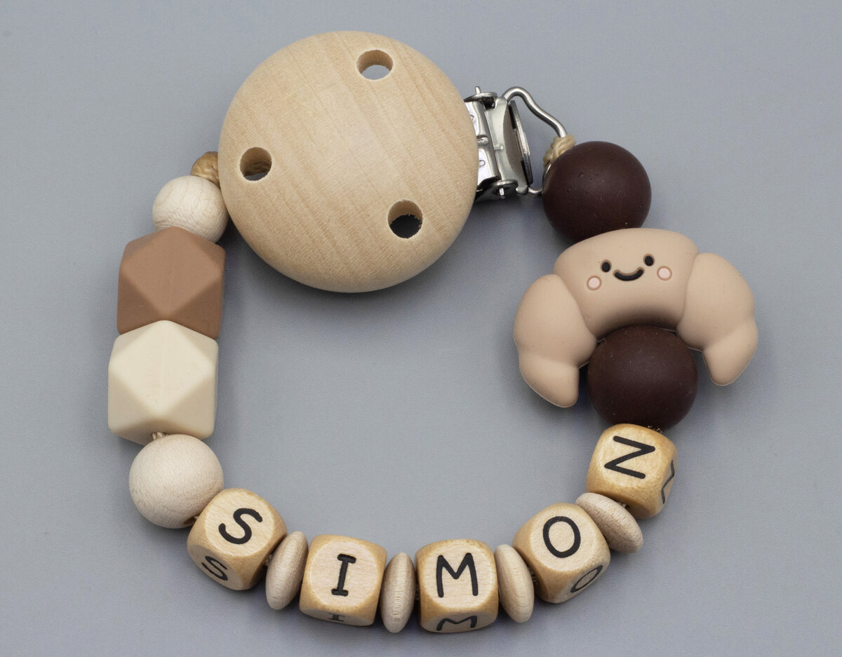 Schnullerkette mit Wunschnamen und Croissant Bild 1