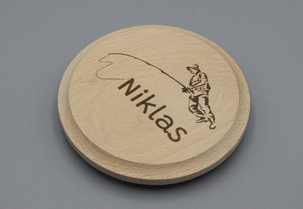 Bierdeckel / Glasdeckel m. Wunschname u. Anglermotiv aus Buchenholz