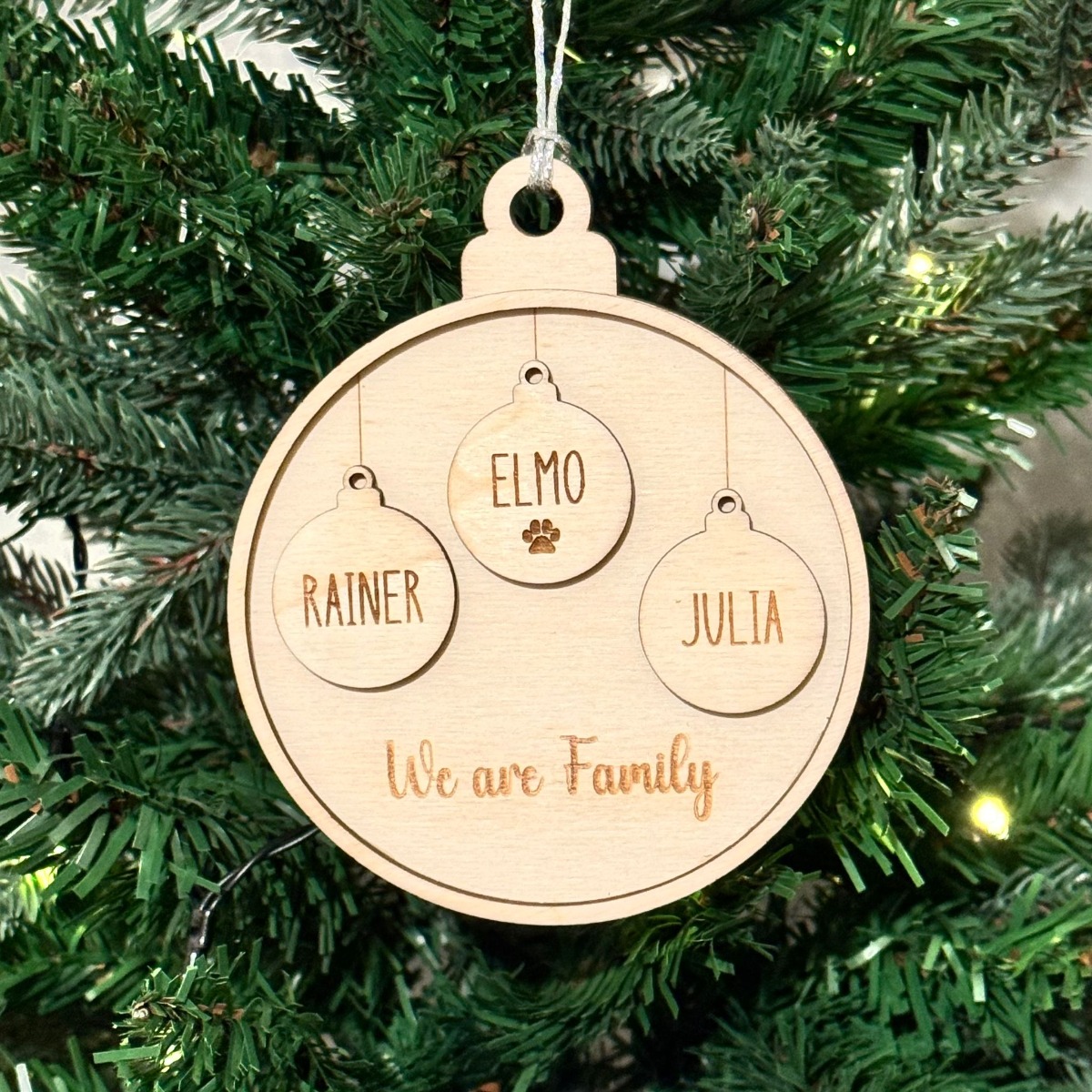 Personalisierte Christbaumkugel mit Wunschnamen und Wunschtext aus Holz 3 Kugeln