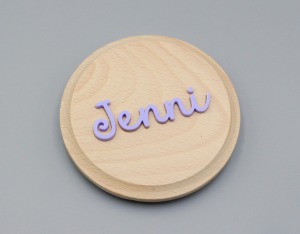 Bierdeckel mit aus Buche mit haptischen Acrylschriftzug lila
