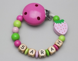 Schnullerkette mit Erdbeere und Namen