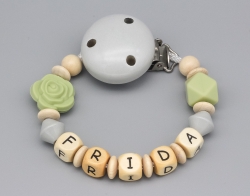 Schnullerkette mit Silikonblume und Silikonperle und Namen