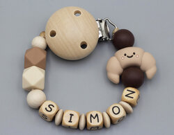 Schnullerkette mit Wunschnamen und Croissant Bild 1