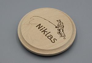 Bierdeckel / Glasdeckel m. Wunschname u. Anglermotiv aus Buchenholz