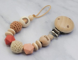 Schnullerkette mit Namen, Silikonperlen, Regenbogenperle, Häkelperlen