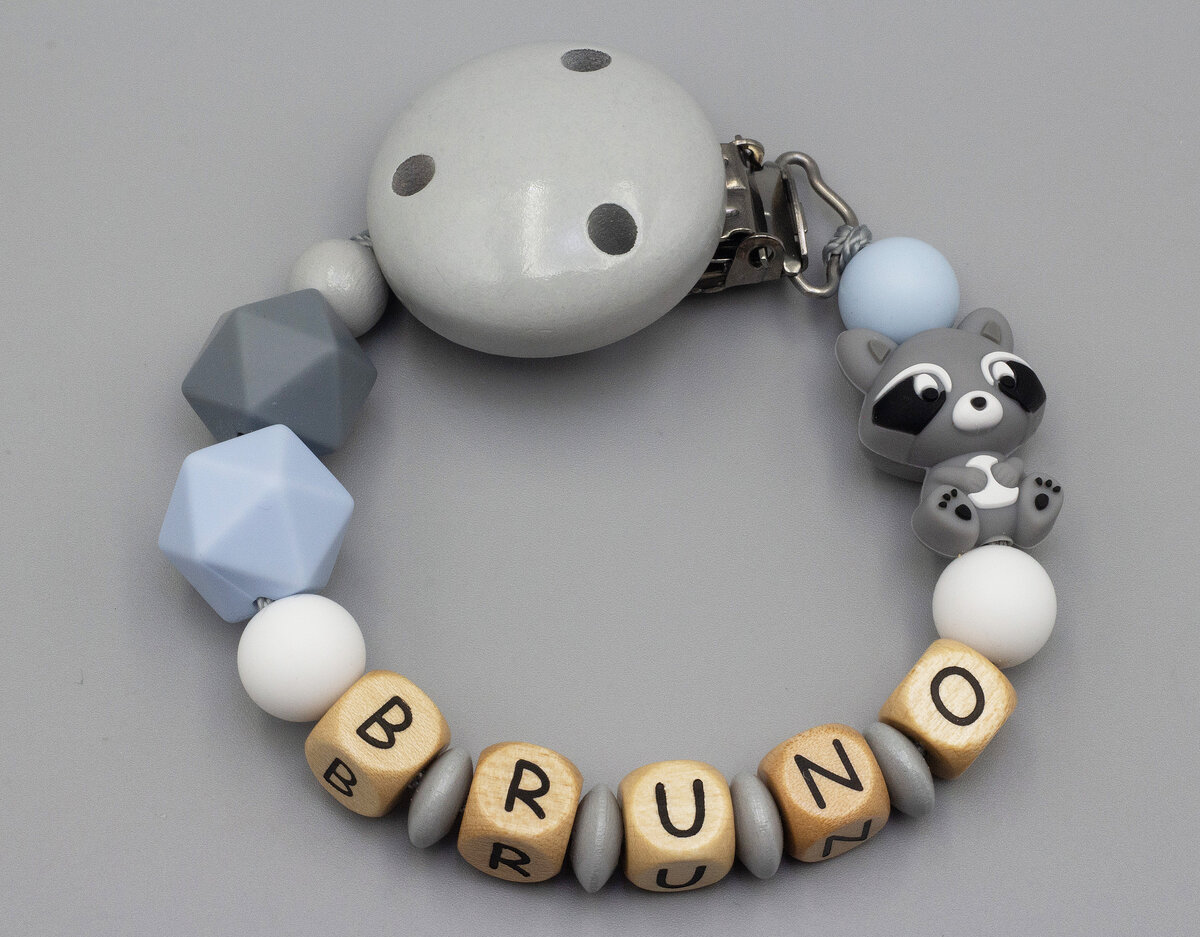 Schnullerkettet mit Hexagonperlen und Waschbär Bild 1