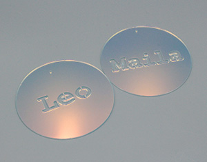 Sonnenfänger mit Wunschname / personalisiert aus Acry mit Regenbogeneffektl