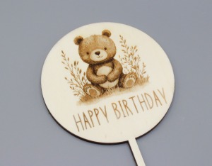 Caketopper Happy Birthday mit süßem Bärenmotiv aus Pappelsperrholz lasergraviert